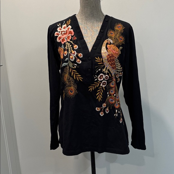 Johnny Was Embroidered Peacock Floral Black Boho Top V-Neck Button Size Medium - Picture 9 of 15